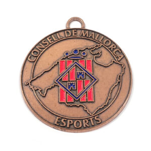 Gegoten medaille met emaille