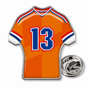 Pin in shirtvorm met doming